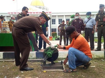 Kejari Rohil Musnahkan BB Senilai Rp2 Miliar